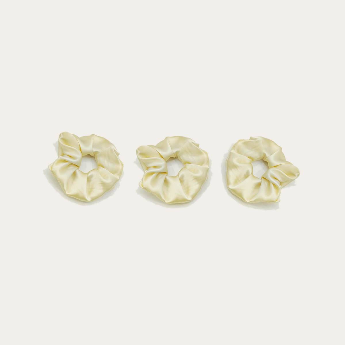 Scrunchies i mullbärssilke